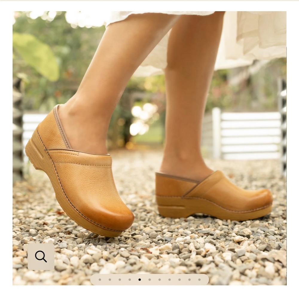 NWOT Dansko Honey Distressed Clog